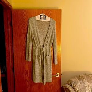 Long, warm sweater that is perfect for fall and winter!